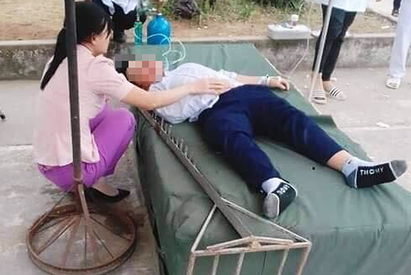 Em Sơn bị 2 chiếc đinh của cột nhảy cao cắm vào đầu (Ảnh: CTV)