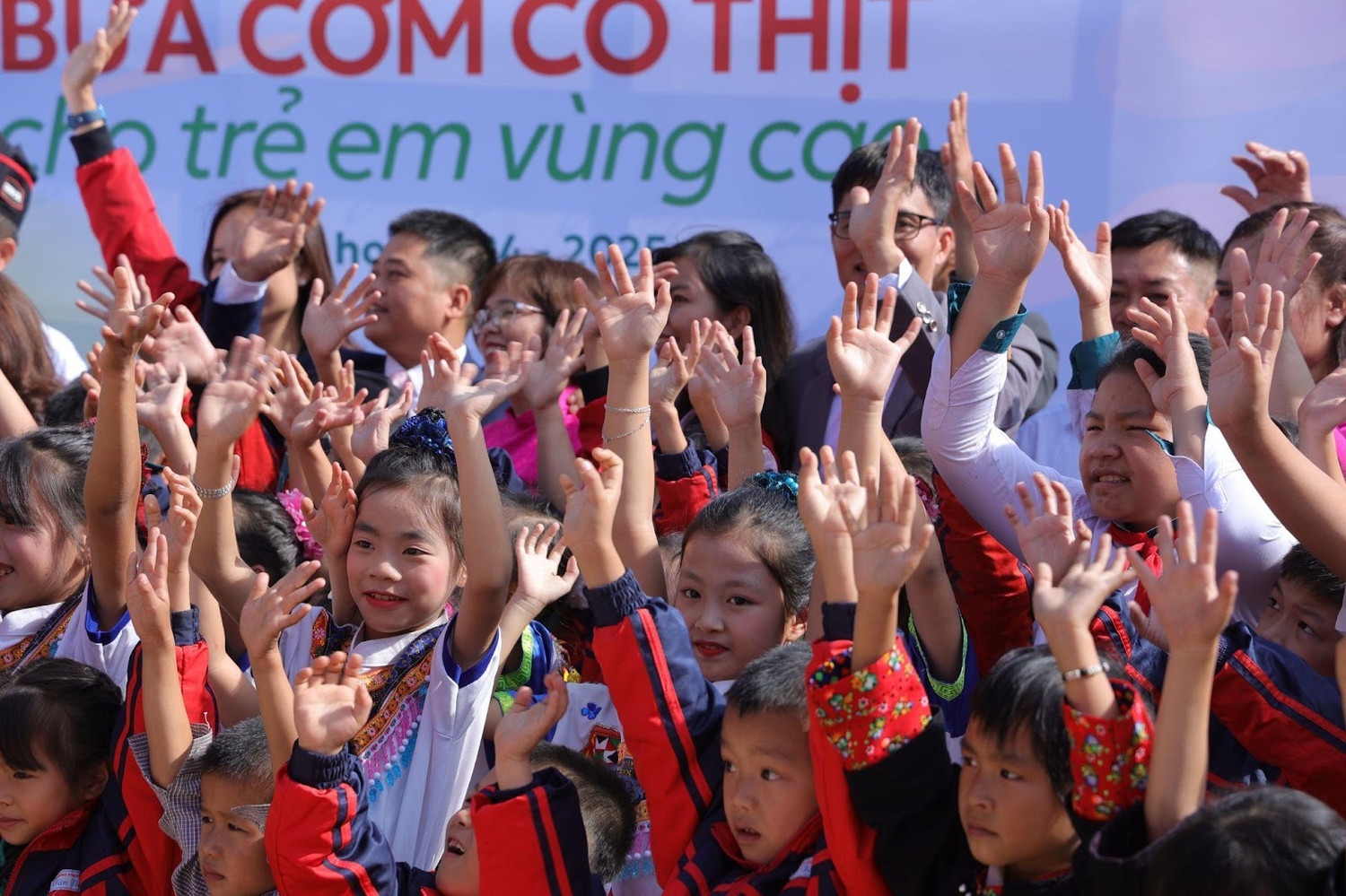 Niềm vui của các em bé trong một ngày thật đặc biệt!