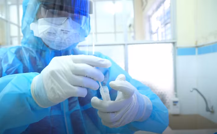 Bộ Tài chính đang đánh giá, rà soát để sửa đổi, bổ sung Luật Giá trong đó, nghiên cứu đưa mặt hàng trang thiết bị, vật tư y tế, kit xét nghiệm vào diện bình ổn giá trước đề xuất của Bộ Y tế. Ảnh minh họa: VTV Bộ Tài chính đang đánh giá, rà soát để sửa đổi, bổ sung Luật Giá trong đó, nghiên cứu đưa mặt hàng trang thiết bị, vật tư y tế, kit xét nghiệm vào diện bình ổn giá trước đề xuất của Bộ Y tế. Ảnh minh họa: VTV