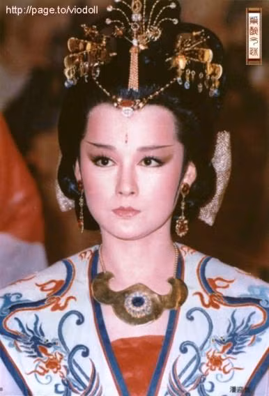 Phan Nghinh Tử thành công vang dội với vai diễn Võ Tắc Thiên năm 1986 khi bước vào tuổi 40. Phan Nghinh Tử thành công vang dội với vai diễn Võ Tắc Thiên năm 1986 khi bước vào tuổi 40.