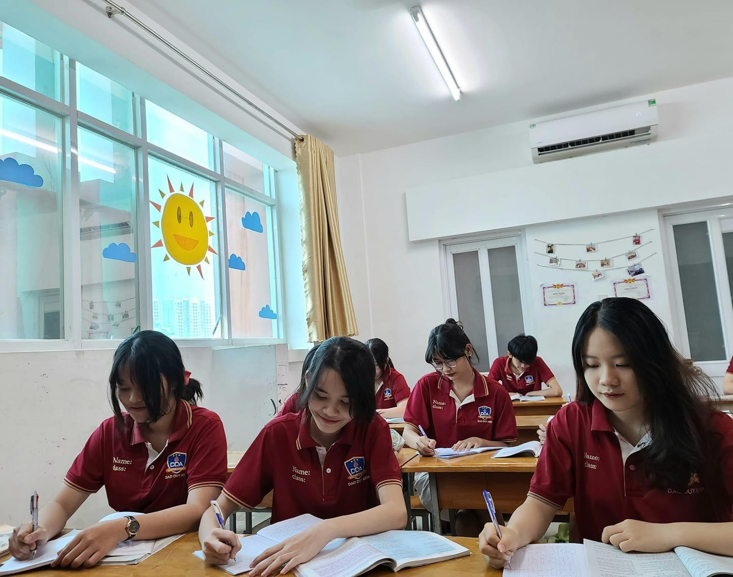 Học sinh lớp 9 trường Đào Duy Anh trong tiết học ở lớp (Ảnh: NTCC)
