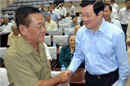 Chủ tịch nước Trương Tấn Sang tiếp xúc cử tri Q.4, Q.3 ngày 25.11