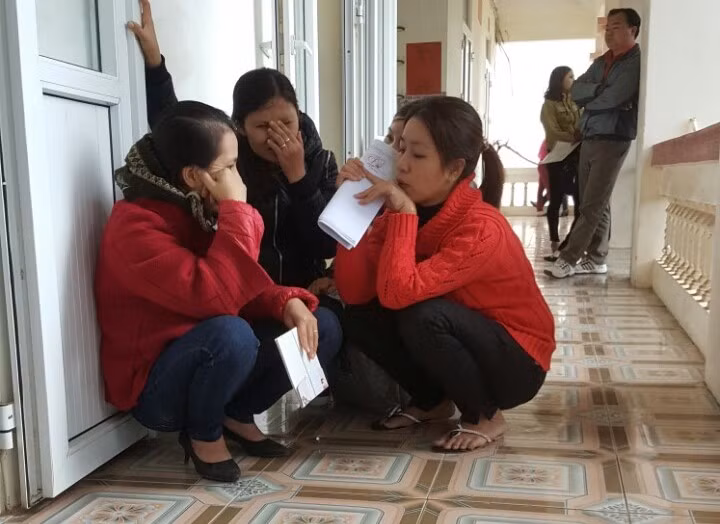 Hàng chục lá đơn khiếu nại đã được gửi đi, nhưng quyền lợi của người lao động thì vẫn chưa được giải quyết dứt điểm, đúng quy định pháp luật. Ảnh: DU THIÊN. Hàng chục lá đơn khiếu nại đã được gửi đi, nhưng quyền lợi của người lao động thì vẫn chưa được giải quyết dứt điểm, đúng quy định pháp luật. Ảnh: DU THIÊN.
