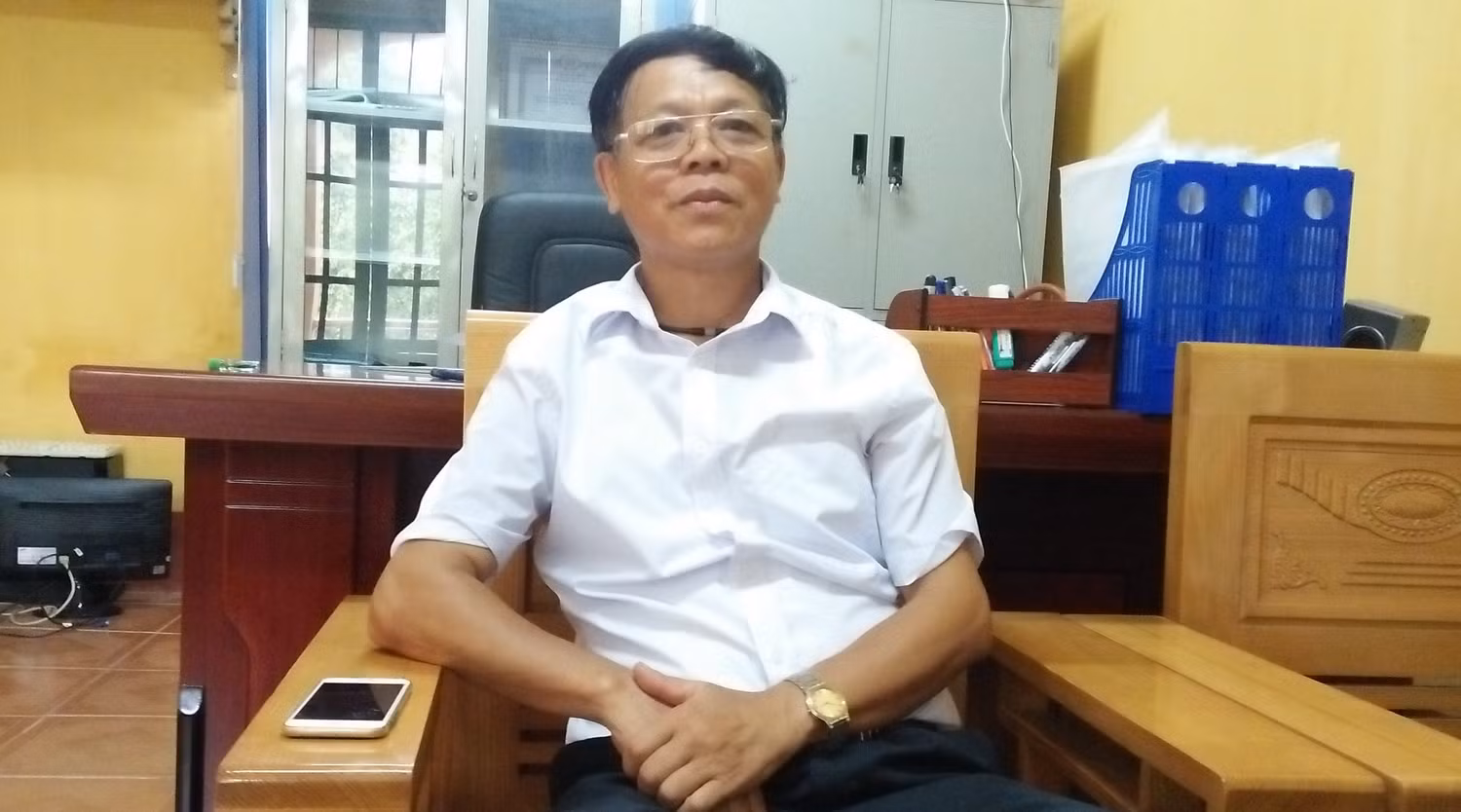 Ông Ngô Sĩ Dân - Hiệu trưởng Trường trung học cơ sở Kim Lũ thừa nhận có chuyện thầy giáo hành hung học sinh trong cuộc trao đổi với phóng viên Báo Điện tử Giáo dục Việt Nam hôm 8/8. Ảnh của Thanh Minh.