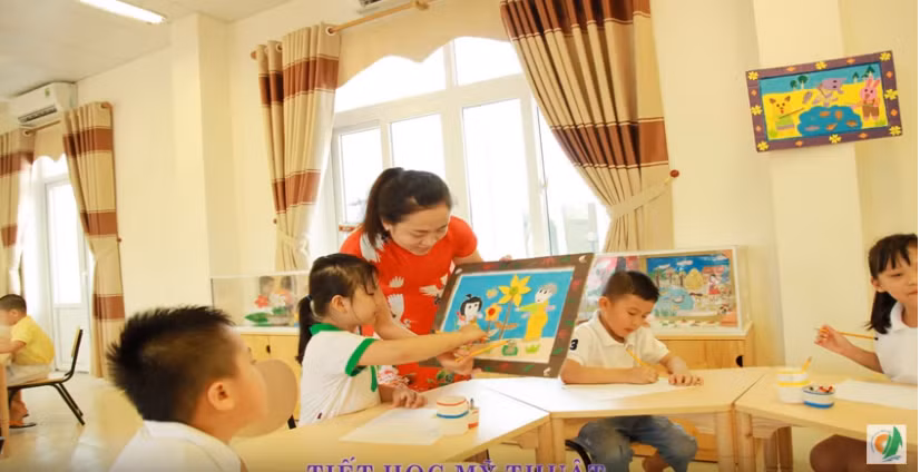 Một tiết học mỹ thuật tại trường tiểu học Phù Đổng. Ảnh tư liệu do nhà trường cung cấp. Một tiết học mỹ thuật tại trường tiểu học Phù Đổng. Ảnh tư liệu do nhà trường cung cấp.