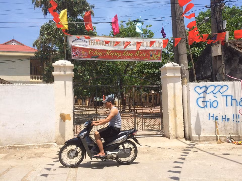 Trường trung học cơ sở Ngư Lộc - nơi thầy Lại Văn Thăng từng công tác. Ảnh của Quốc Toản.