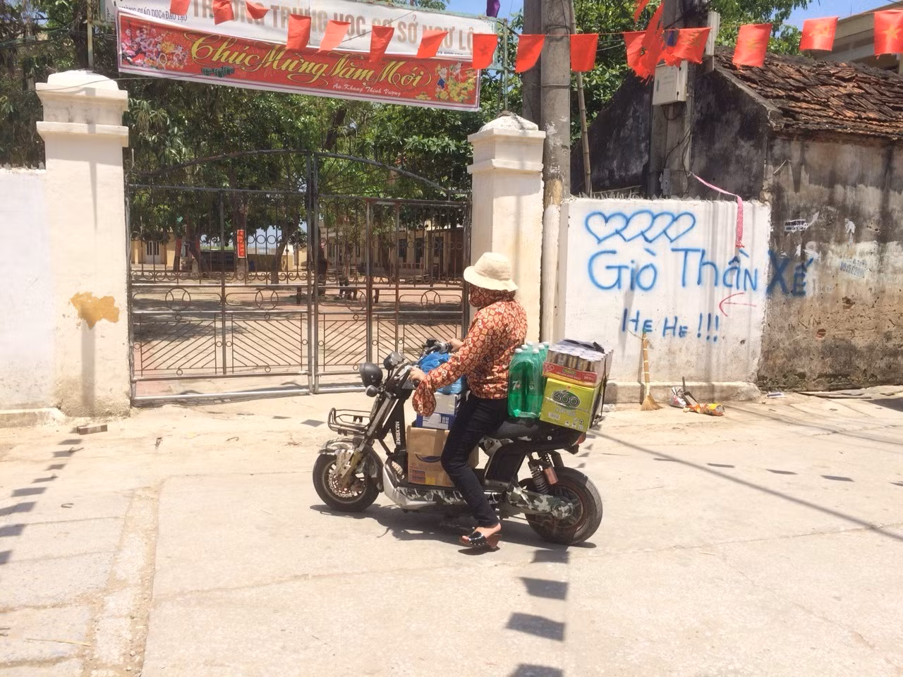 Giáo viên uất nghẹn, bật khóc vì bị huyện Hậu Lộc...đánh úp ảnh 2