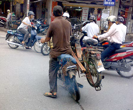 "Cào cào cõng châu chấu".