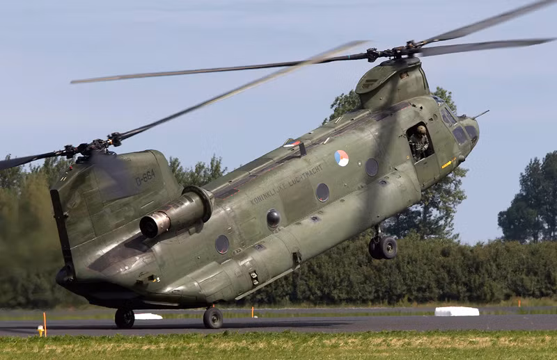 Trực thăng vận tải quân sự CH-47 Chinook là một trong những thiết kế máy bay lâu đời nhất trong kho tàng vũ khí của quân đội Hoa Kỳ. Nước này đã trang bị cho quân đội loại máy bay hai cánh quạt này lần đầu tiên vào năm 1962 trong chiến tranh ở Việt Nam.