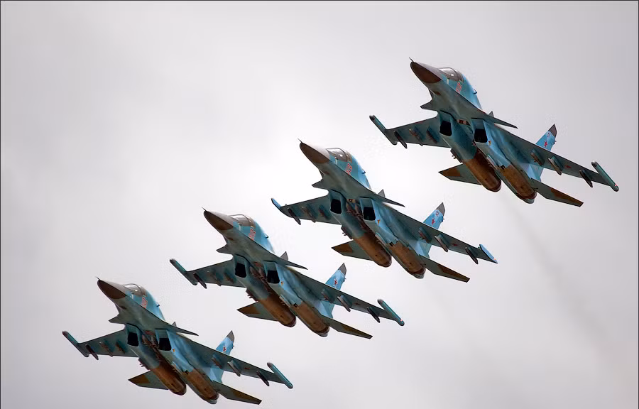 Chính nhờ khả năng mang vũ khí rất lớn và sức mạnh hỏa lực ghê gớm, Su-34 được giới quân sự Nga đặt cho biệt danh là “Xe tăng bay”.