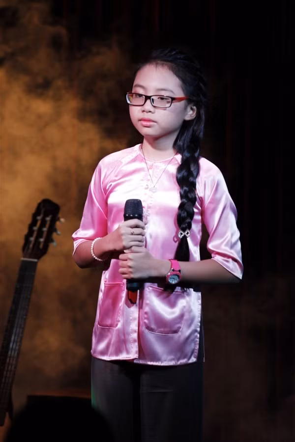 Giọng ca nhí Phương Mỹ Chi sẽ trở thành đứa em bị thất lạc của Dương Ngọc Thái trong ca khúc "Thương con cá rô đồng"