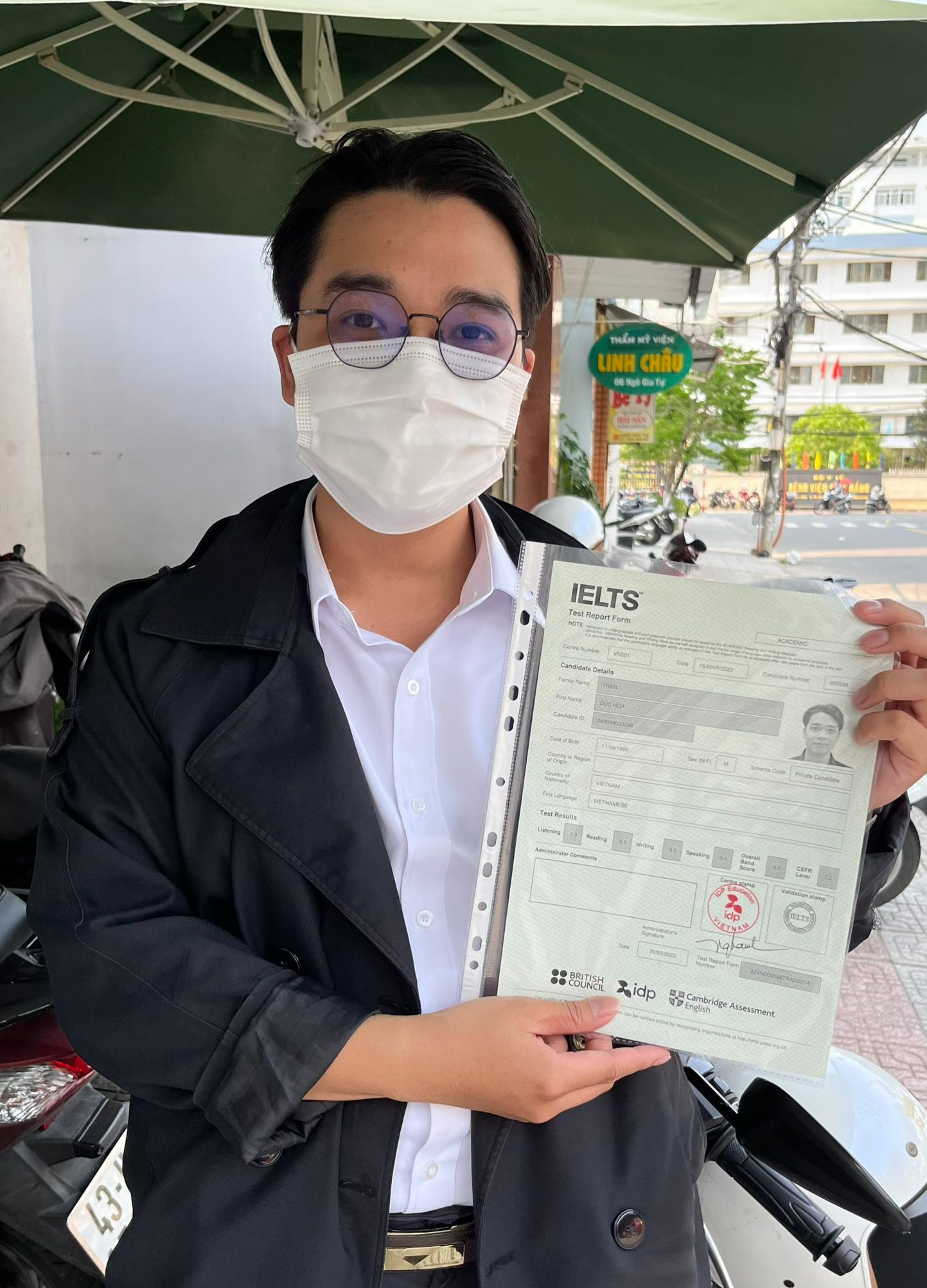 Đối với Hòa, bài thi IELTS rất thực tế, nhất là với các phần đọc, viết và nói. Ảnh: NVCC