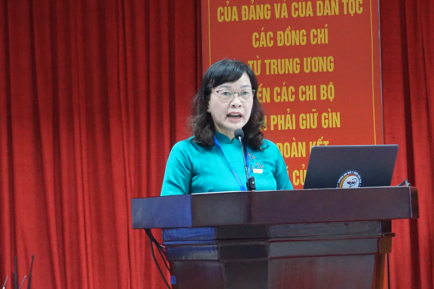 Phó Giáo sư, Tiến sĩ Nguyễn Minh Phương, Chủ tịch Hội đồng trường Đại học Y Dược Cần Thơ chia sẻ tại Tọa đàm. Phó Giáo sư, Tiến sĩ Nguyễn Minh Phương, Chủ tịch Hội đồng trường Đại học Y Dược Cần Thơ chia sẻ tại Tọa đàm.
