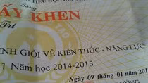 "Loạn xì ngầu" trên tờ giấy khen học trò tiểu học ảnh 2