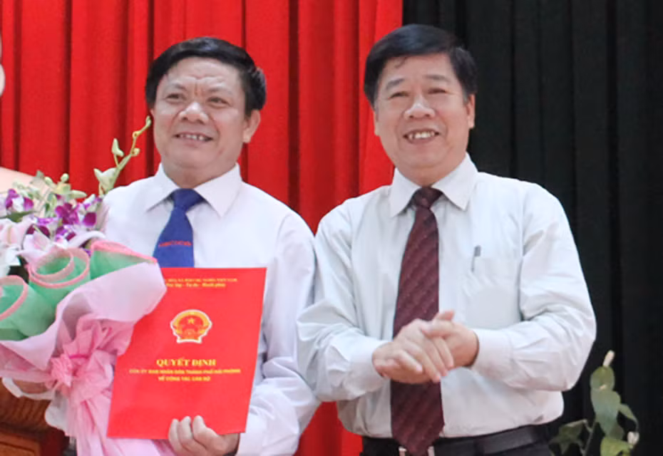 Bỏ mặc khai thác khoáng sản trái phép, chỉ đạo cho thi tuyển viên chức trái luật ảnh 2
