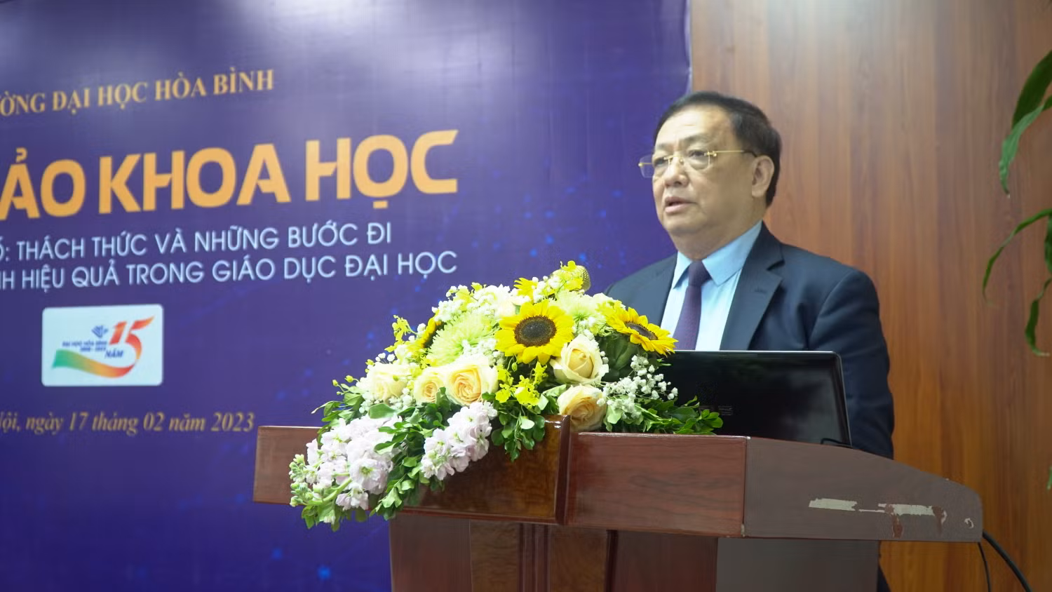 Nhà giáo nhân dân, Phó Giáo sư, Tiến sĩ Tô Ngọc Hưng – Hiệu trưởng Trường Đại học Hòa Bình phát biểu đề dẫn hội thảo