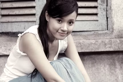Midu hot girl Midu là cái tên không còn xa lạ trong cộng đồng mạng, cộp mác hình tượng trong sáng, ngoan hiền, dễ thương, Midu bước từ vai trò người mẫu ảnh sang diễn xuất khá “ngọt”. Năm vừa qua Midu đã xuất hiện trong Những thiên thần áo trắng, Cô nàng tóc rối và mới đây nhất là Thiên mệnh anh hùng.