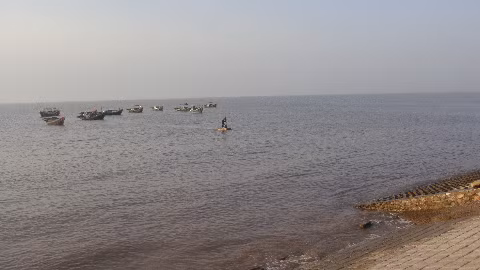 Tĩnh lặng mặt biển.