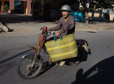 Chiếc xe mới đang đi xin số.