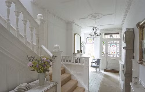 Ngoài ra, thảm màu nâu nhạt làm tăng cảm giác ấm cúng của gian nhà.