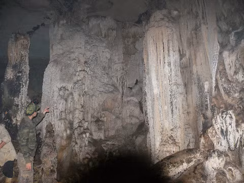 Những nhũ đá động Nguyên Hồng (Làng Lạnh Lục Yên - Yên Bái) chỉ còn tồn tại trong vài năm nữa.