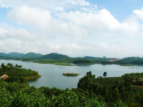 Khu du lịch Thác Bà (Yên Bái).