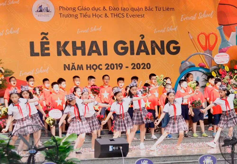 Các tiết mục văn nghệ đã tạo không khí buổi lễ vui tươi (ảnh Trinh Phúc).