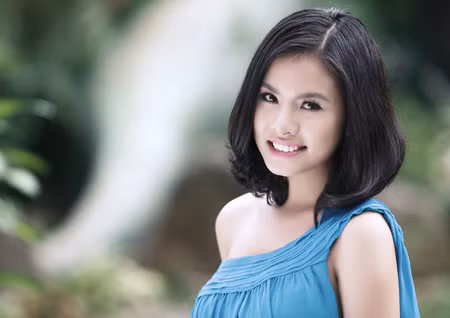 Vân Trang là 1 diễn viên, người mẫu thuộc thế hệ 9x. Cô được đào tạo bài bản tại trường Sân khấu điện ảnh Tp. HCM. Vân Trang là 1 diễn viên, người mẫu thuộc thế hệ 9x. Cô được đào tạo bài bản tại trường Sân khấu điện ảnh Tp. HCM.