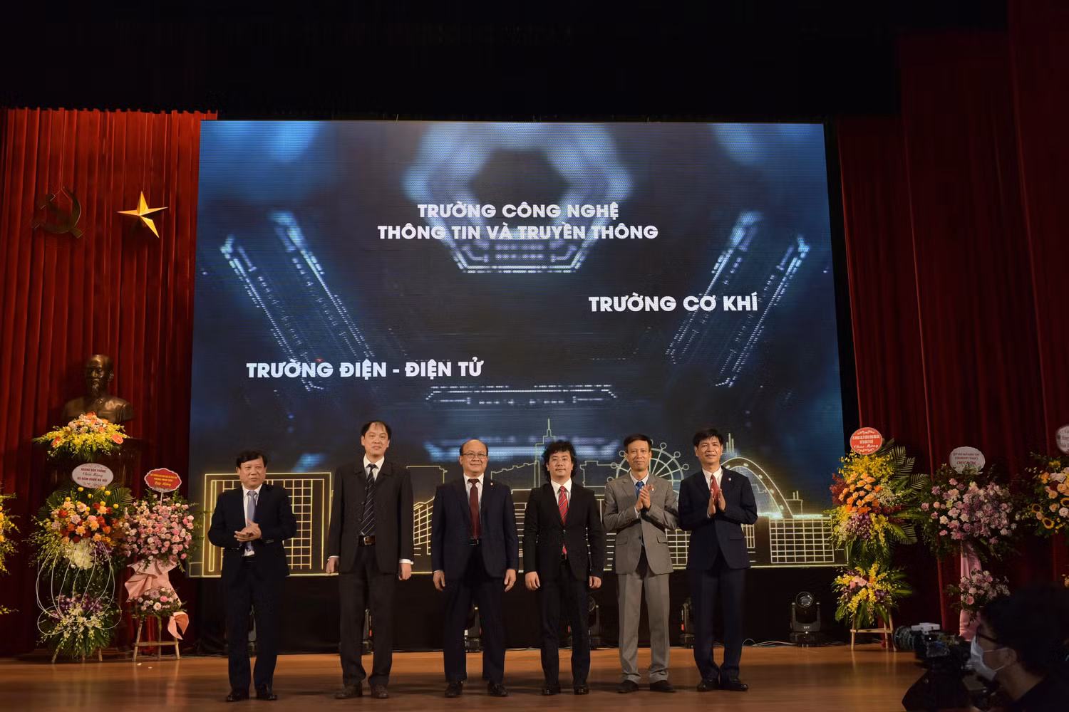 Nhân dịp kỷ niệm 65 năm xây dựng và phát triển, Trường Đại học Bách khoa Hà Nội công bố quyết định thành lập 3 trường trực thuộc (ảnh: HUST) Nhân dịp kỷ niệm 65 năm xây dựng và phát triển, Trường Đại học Bách khoa Hà Nội công bố quyết định thành lập 3 trường trực thuộc (ảnh: HUST)