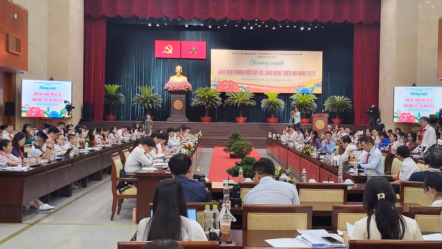 Toàn cảnh buổi gặp gỡ với thiếu nhi tiêu biểu của Thành phố Hồ Chí Minh hôm 3/6/2023 (ảnh: P.L) Toàn cảnh buổi gặp gỡ với thiếu nhi tiêu biểu của Thành phố Hồ Chí Minh hôm 3/6/2023 (ảnh: P.L)