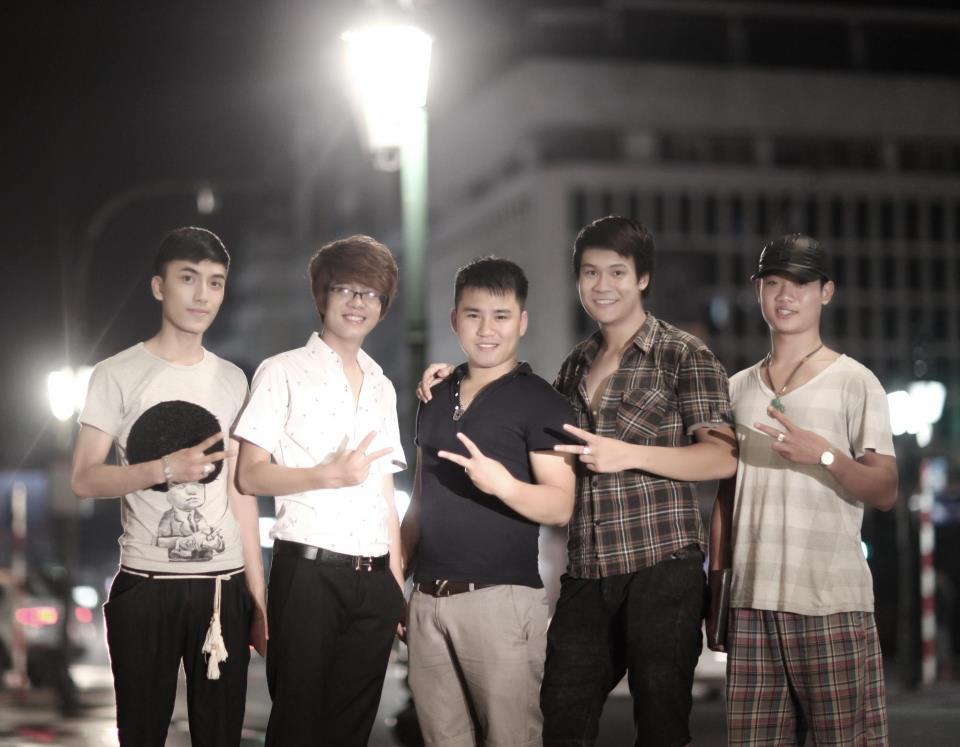 Bạn có nickname Ngo Kute còn "tá hỏa" vì tin đồn Bùi Anh Tuấn bị loại khỏi The Voice: "Có tin đồn là anh bị loại khỏi cuộc thi The Voice. Anh mà bị loại thật, chắc em nghỉ xem chương trình này mất."
