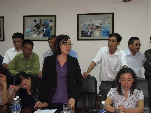 Các đồng nghiệp của chị Thơm rất lo lắng cho đứa trẻ và sức khỏe của chị Thơm Các đồng nghiệp của chị Thơm rất lo lắng cho đứa trẻ và sức khỏe của chị Thơm