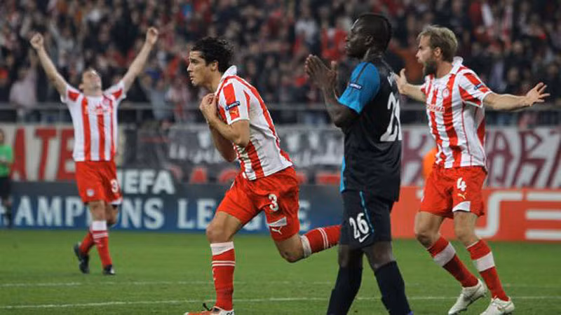 Francois Modesto ấn định tỷ số 3-1 cho Olympiakos, đội bóng Hy Lạp không lọt qua vòng bảng nhưng vẫn có suất dự Europa League