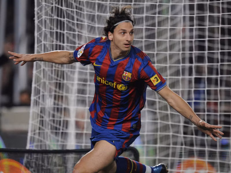 9. Zlatan Ibrahimovic (11/2009, Barca 1-0 Real): Ibra ghi bàn duy nhất giúp đội chủ sân Nou Camp chiến thắng trong trận đấu đầu tiên có sự góp mặt của các bản hợp đồng bom tấn bên phía Real, gồm Kaka, Xabi Alonso và Cristiano Ronaldo