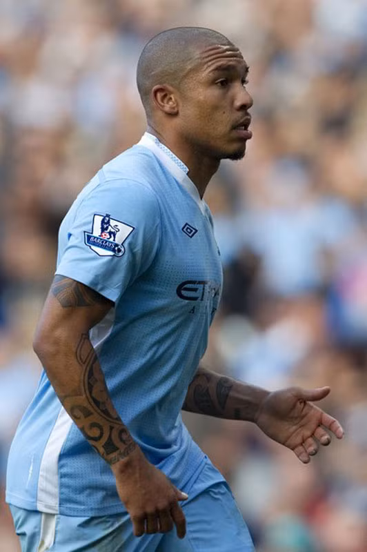10. Nigel De Jong: loại bỏ Xabi Alonso và Hatem Ben Arfa nhờ võ "kungfu"
