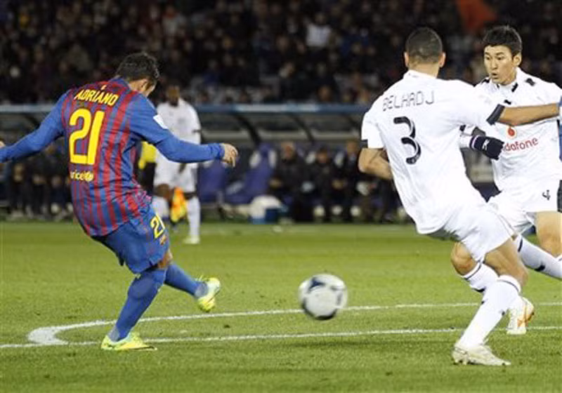 Và phút 43, Adriano đã lập cú đúp đưa Barca dẫn trước Al Sadd Và phút 43, Adriano đã lập cú đúp đưa Barca dẫn trước Al Sadd