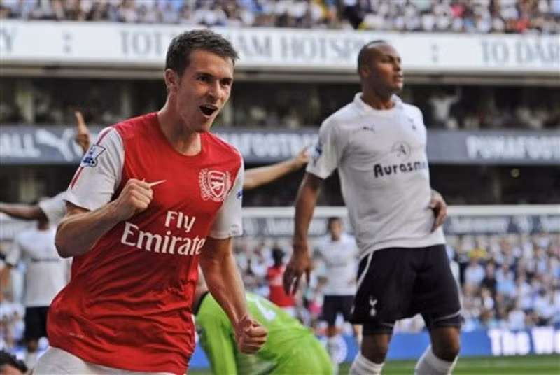 Ramsey chứng minh anh có thể thay thế (chứ không bằng được) Fabregas