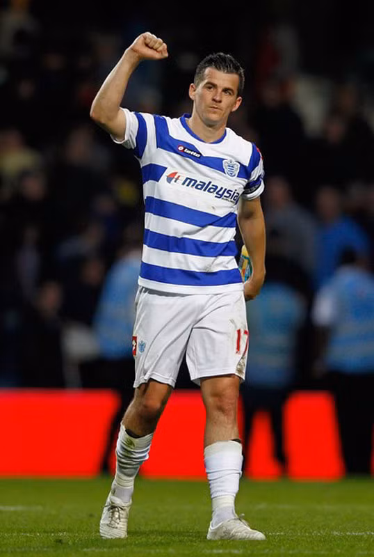 7. Joey Barton: tụt quần trước mặt fan Everton, đấm Morten Gamst Pedersen, nói xấu chính CLB của mình trên Twitter