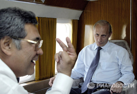 Ngày 29/8/2002, Tổng thống Nga Vladimir Putin và Thống đốc khu vực Kemerovo - Aman Tuleyev sau khi đến thăm mỏ than lộ thiên Mezdhurechensky. Ngày 29/8/2002, Tổng thống Nga Vladimir Putin và Thống đốc khu vực Kemerovo - Aman Tuleyev sau khi đến thăm mỏ than lộ thiên Mezdhurechensky.