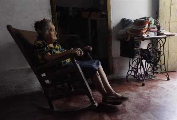 Cụ bà Emilia Rodriguez, 78 tuổi ở Havana, Cuba.