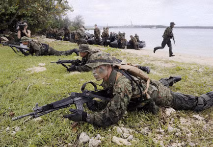 Cuộc diễn tập diễn ra với giả định giành lại quyền kiểm soát một hòn đảo bị lực lượng nước ngoài chiếm giữ. Sau đó, quân đội Nhật Bản và Mỹ từ các tàu nhỏ đổ bộ lên bờ biển phía Bắc của đảo Guam. Cuộc diễn tập diễn ra với giả định giành lại quyền kiểm soát một hòn đảo bị lực lượng nước ngoài chiếm giữ. Sau đó, quân đội Nhật Bản và Mỹ từ các tàu nhỏ đổ bộ lên bờ biển phía Bắc của đảo Guam.