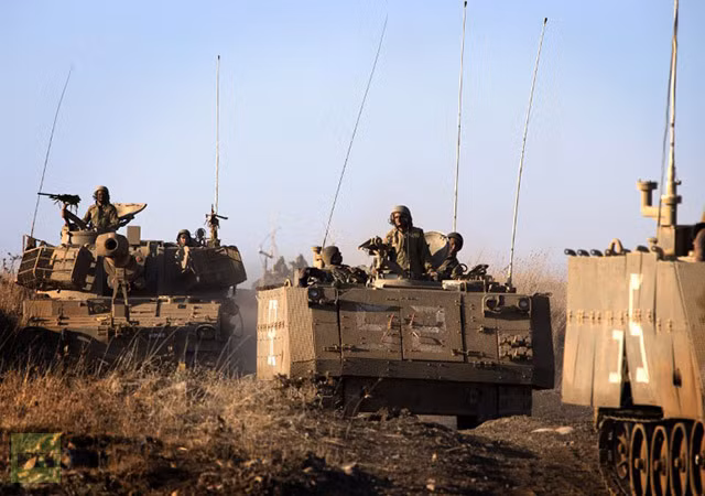 Cuộc diễn tập của Israel diễn ra trong bối cảnh xung đột ở Syria vẫn diễn ra ác liệt khiến Israel có nhiều lo ngại như việc một số vũ khí hóa học sẽ rơi vào tay Hezbollah. Cuộc diễn tập của Israel diễn ra trong bối cảnh xung đột ở Syria vẫn diễn ra ác liệt khiến Israel có nhiều lo ngại như việc một số vũ khí hóa học sẽ rơi vào tay Hezbollah.