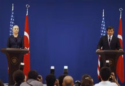 Ngoại trưởng Mỹ Hillary Clinton và người đồng cấp Thổ Nhĩ Kỳ Ahmet Davutoglu