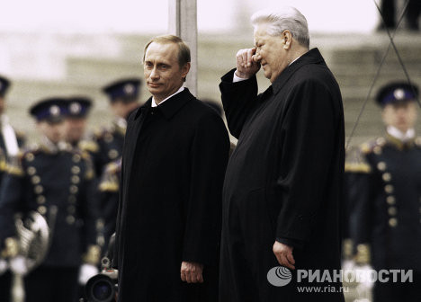 Ngày 7/5/2000, Tổng thống Nga Vladimir Putin và Tổng thống đầu tiên của Nga Boris Yeltsin trong lễ nhậm chức Tổng thống của Putin. Ngày 7/5/2000, Tổng thống Nga Vladimir Putin và Tổng thống đầu tiên của Nga Boris Yeltsin trong lễ nhậm chức Tổng thống của Putin.
