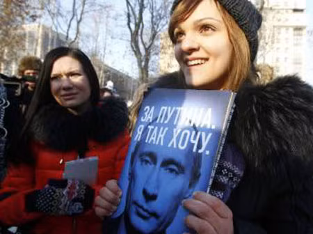 Putin nhận được rất nhiều sự ủng hộ từ người dân Nga. Đó cũng là yếu tố giúp ông chiến thắng trong 2 nhiệm kỳ Tổng thống liên tiếp.