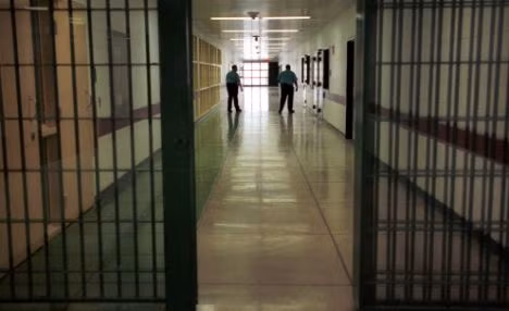 Trại giam sẽ phải tăng cường hệ thống an ninh sau vụ việc. Trại giam sẽ phải tăng cường hệ thống an ninh sau vụ việc.