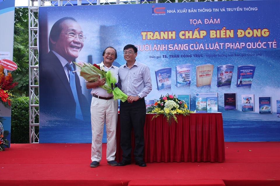 Tiến sĩ Trần Công Trục trong một buổi tọa đàm, ảnh do tác giả cung cấp.