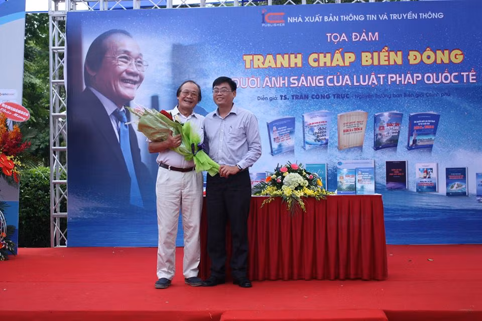 Tiến sĩ Trần Công Trục trong một buổi tọa đàm, ảnh do tác giả cung cấp. Tiến sĩ Trần Công Trục trong một buổi tọa đàm, ảnh do tác giả cung cấp.