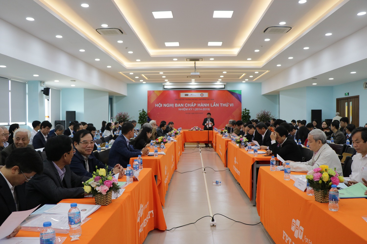 Các đại biểu tham dự hội nghị Ban chấp hành lần thứ 6 nhiệm kỳ 2014-2019 của Hiệp hội Các trường đại học, cao đẳng Việt Nam (Ảnh: Thùy Linh)