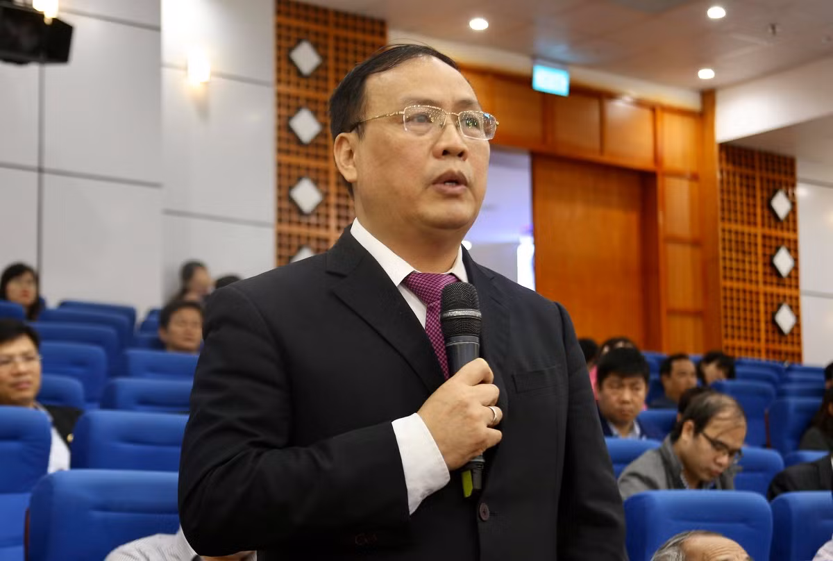 Giáo sư Nguyễn Đình Đức cho biết: “Nếu cá nhân tôi là hiệu trưởng trường đại học thì tôi sẽ xin rút khỏi đại học định hướng nghiên cứu”. (Ảnh: Thúy Nga) Giáo sư Nguyễn Đình Đức cho biết: “Nếu cá nhân tôi là hiệu trưởng trường đại học thì tôi sẽ xin rút khỏi đại học định hướng nghiên cứu”. (Ảnh: Thúy Nga)